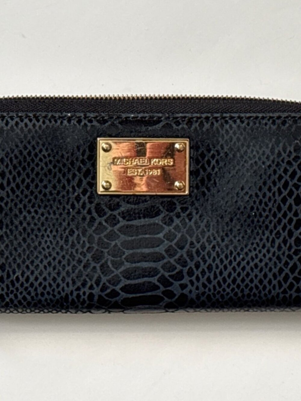 Michael Kors 70s Retro Chic Style Faux Snakeskin Zip Around Wallet Gold Hardware